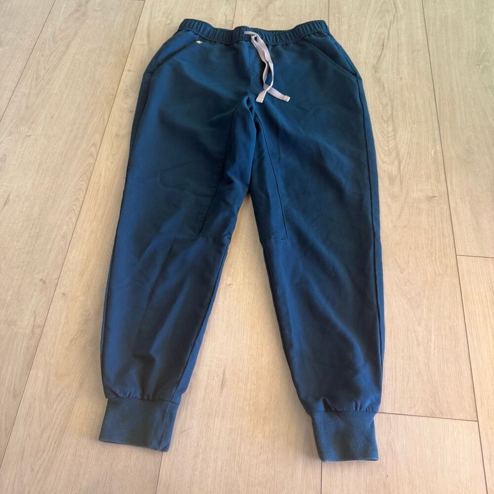 Figs women scrub pants size S